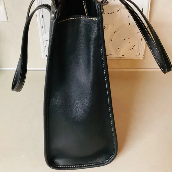 Wrangler Aztec Print Leather Tote Bag with Concealed Carry - Picture 4 of 12